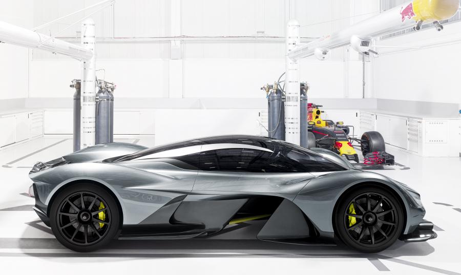  Aston Martin AM-RB 001 Concept 2016 года  (фото 3 из 12)